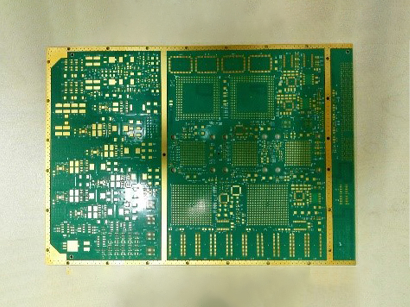 32層1段ビルドアップ基板